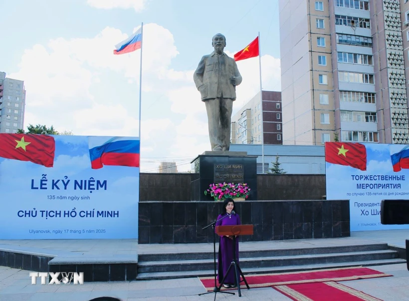 Long trọng lễ kỷ niệm 135 năm Ngày sinh Chủ tịch Hồ Chí Minh tại Nga và Hàn Quốc